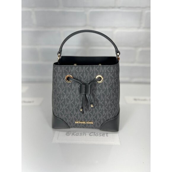 Michael Kors bucket bag mercer small drawstring crossbody bag black - Picture 2 of 12